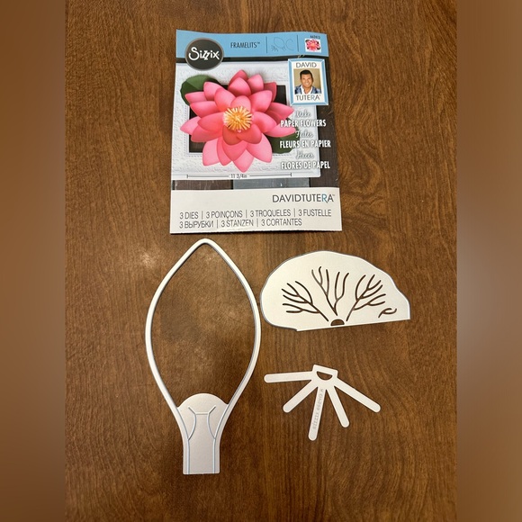 Sizzix Framelits David Tutera 3 Dies Paper Flowers 662413 Die Cut Shapes - Picture 1 of 5